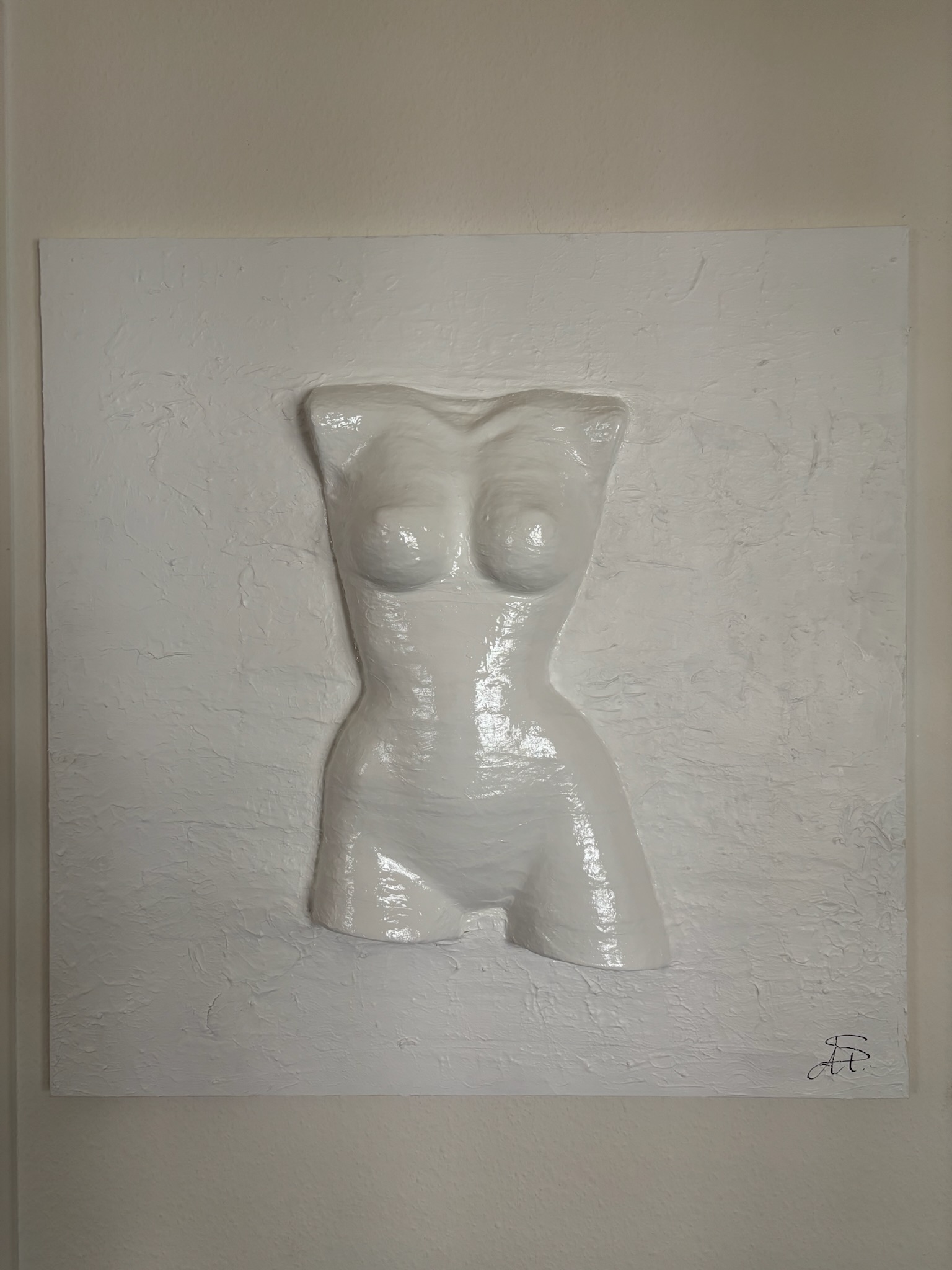 Relief féminin encadré de Maria-Callas Dinescu
