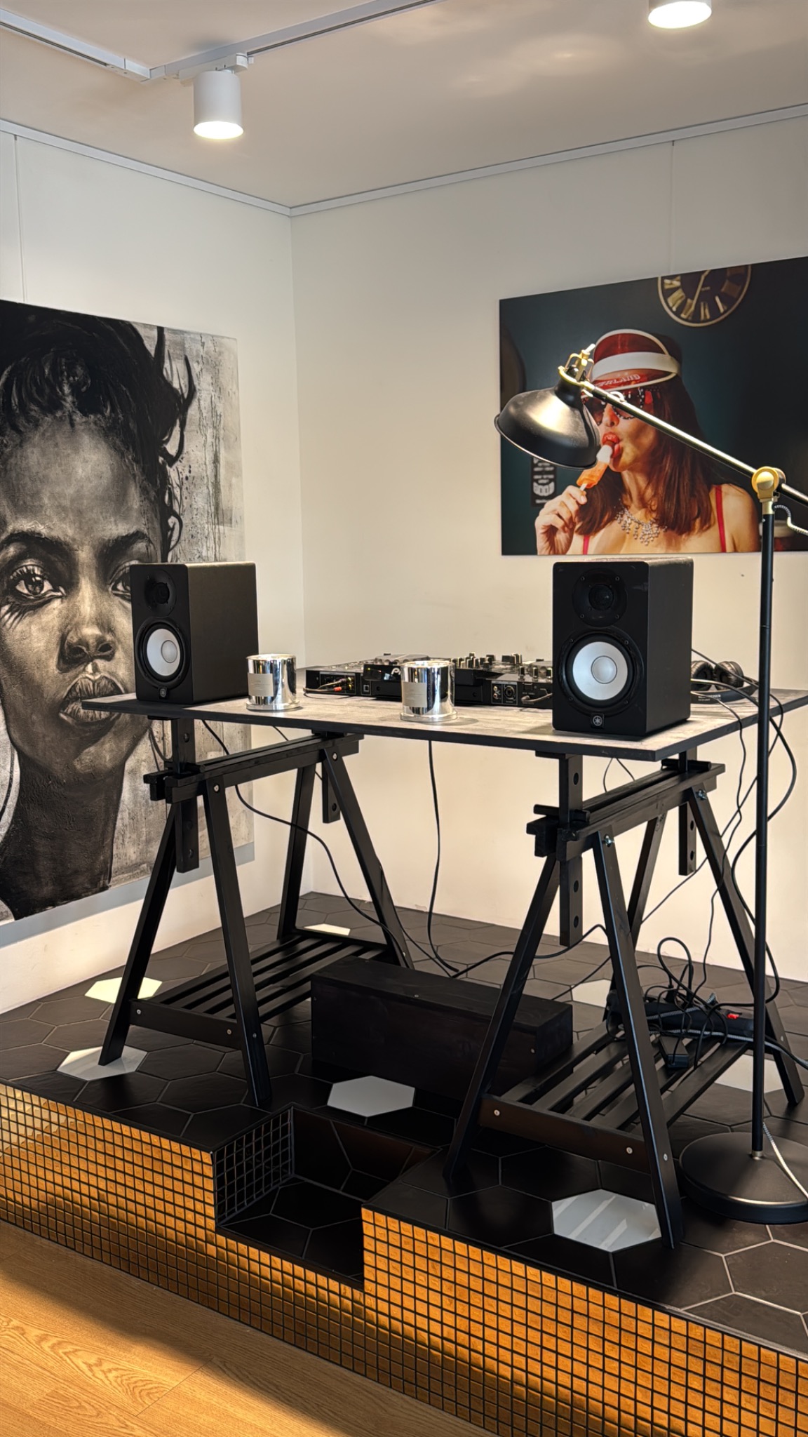 Espace tatouage et œuvres du Showroom des Artistes