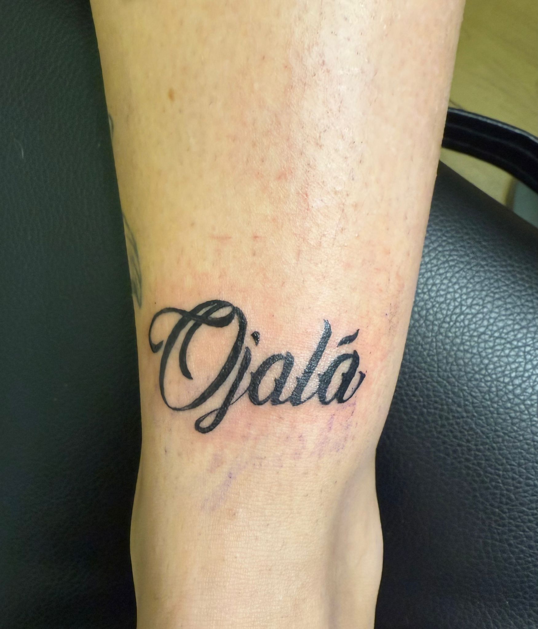 Tatouage typographique fin