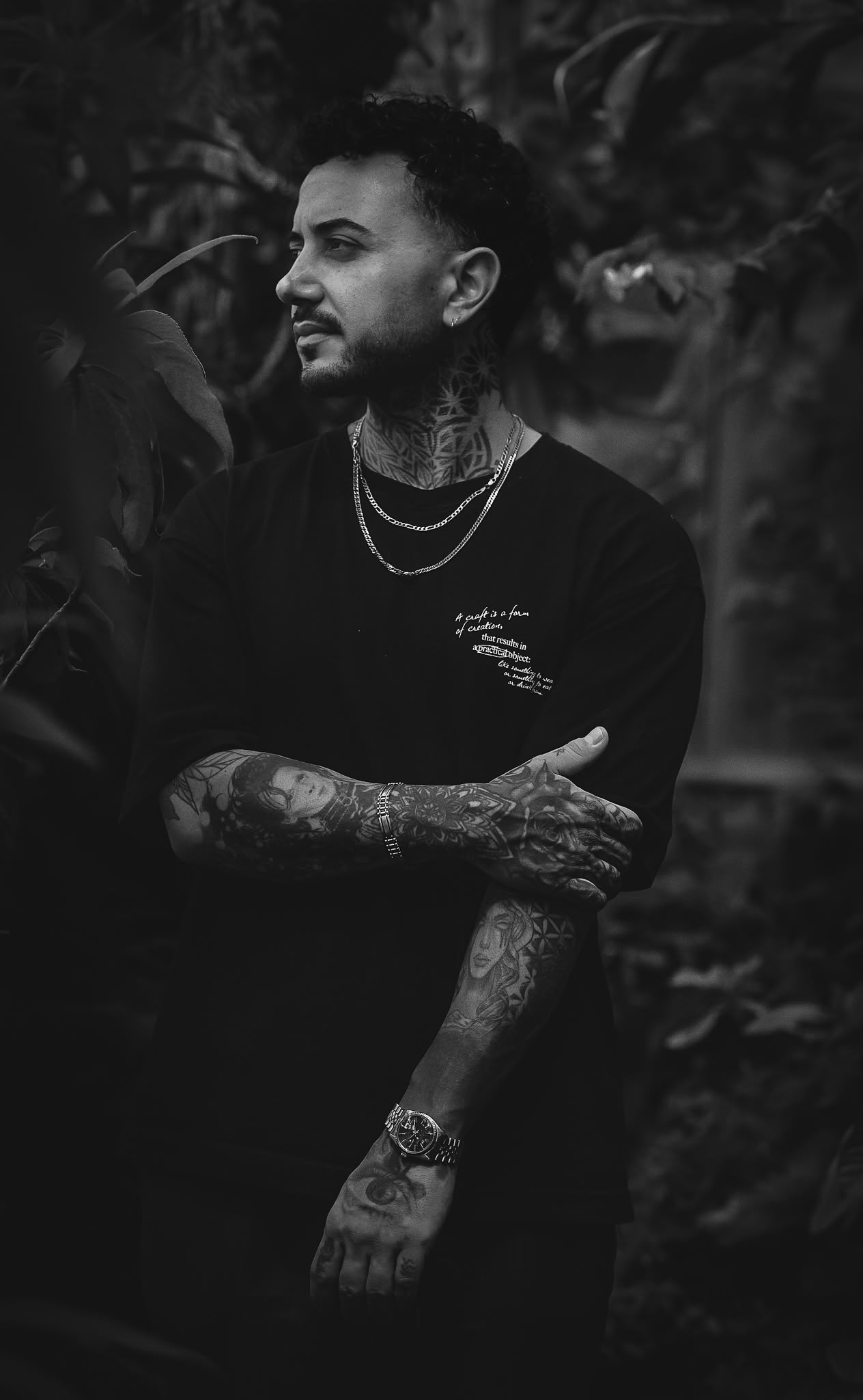 Portrait de Samy EA, tatoueur résident